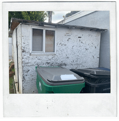 These two-tone slippers are cool enough to wear in the summer but warm enough to wear in cooler weather, perfectly fit for all seasons.